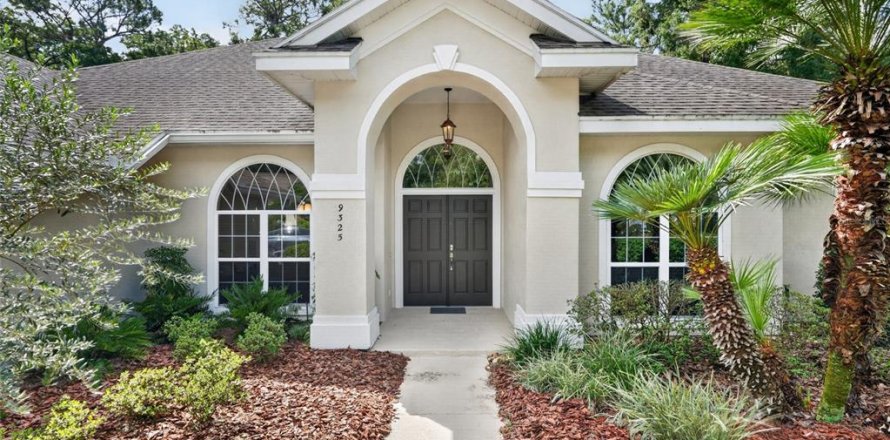 House in Gainesville, Florida 5 bedrooms, 255.2 sq.m. № 2347830