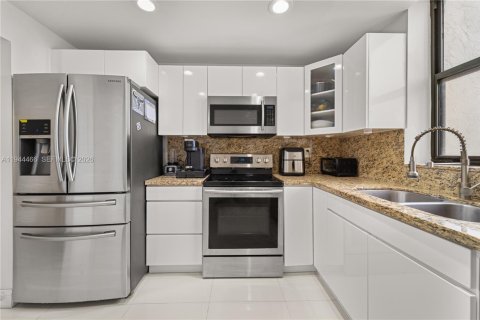 Купить кондоминиум в Авентура, Флорида 2 спальни, 122.82м2, № 2002351 - фото 11