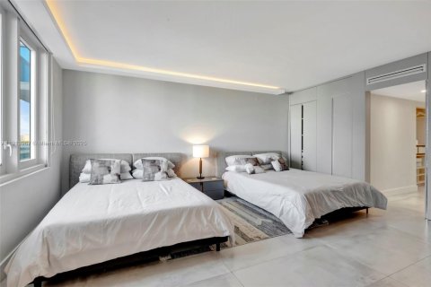 Condo in Miami Beach, Florida, 2 bedrooms  № 1970719 - photo 28