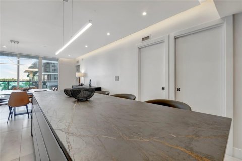 Condo in Miami Beach, Florida, 2 bedrooms  № 1970719 - photo 15