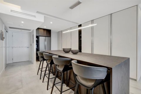 Condo in Miami Beach, Florida, 2 bedrooms  № 1970719 - photo 13