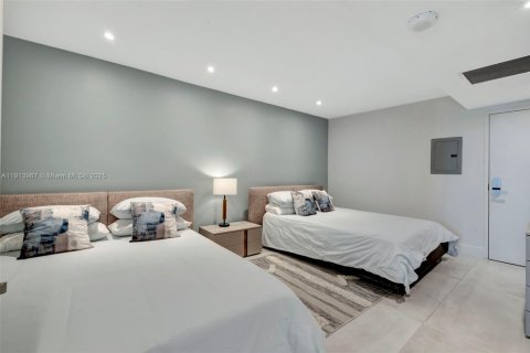 Condo in Miami Beach, Florida, 2 bedrooms  № 1970719 - photo 19