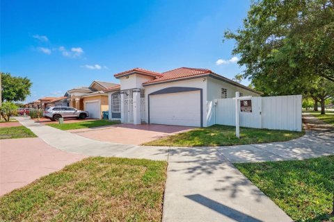 Villa ou maison à vendre à Miami Lakes, Floride: 3 chambres, 200.67 m2 № 2057263 - photo 2