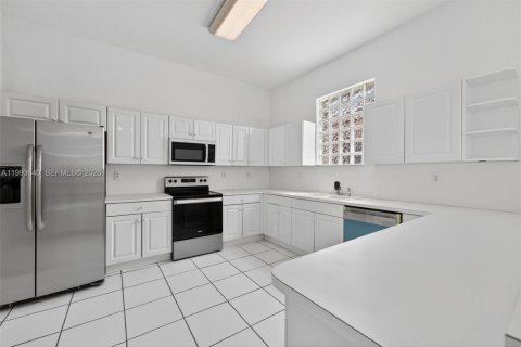 Villa ou maison à vendre à Miami Lakes, Floride: 3 chambres, 200.67 m2 № 2057263 - photo 9