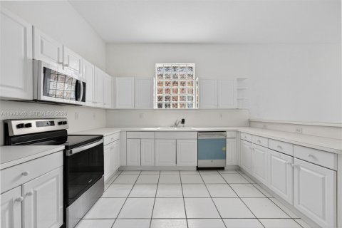 Villa ou maison à vendre à Miami Lakes, Floride: 3 chambres, 200.67 m2 № 2057263 - photo 7