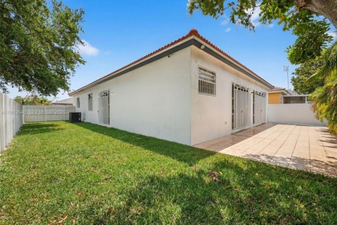 Villa ou maison à vendre à Miami Lakes, Floride: 3 chambres, 200.67 m2 № 2057263 - photo 5