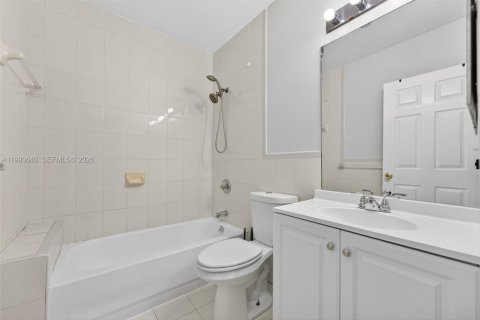 Villa ou maison à vendre à Miami Lakes, Floride: 3 chambres, 200.67 m2 № 2057263 - photo 23