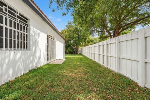 Villa ou maison à vendre à Miami Lakes, Floride: 3 chambres, 200.67 m2 № 2057263 - photo 4