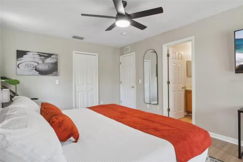 Townhouse in Davenport, Florida 4 bedrooms, 172.43 sq.m. № 2123178 - photo 20
