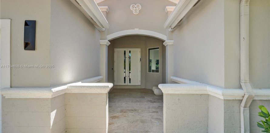 Casa en Hollywood, Florida 5 dormitorios, 226.4 m2 № 1865446