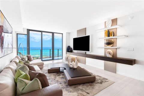 Condo in Pompano Beach, Florida, 3 bedrooms  № 1858897 - photo 1