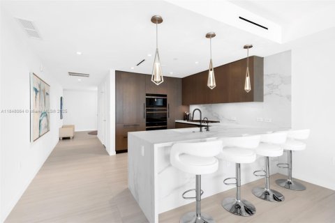 Condo in Pompano Beach, Florida, 3 bedrooms  № 1858897 - photo 9
