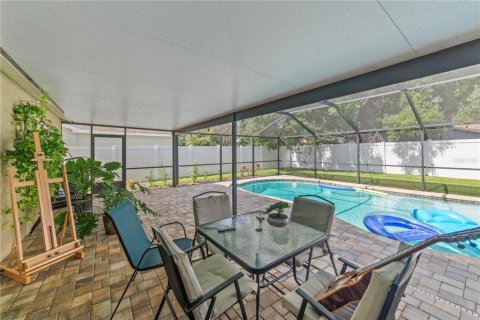 House in Brandon, Florida 3 bedrooms, 138.05 sq.m. № 2306178 - photo 3
