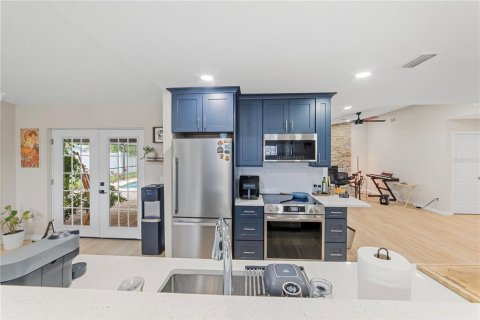 House in Brandon, Florida 3 bedrooms, 138.05 sq.m. № 2306178 - photo 10
