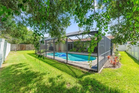House in Brandon, Florida 3 bedrooms, 138.05 sq.m. № 2306178 - photo 2