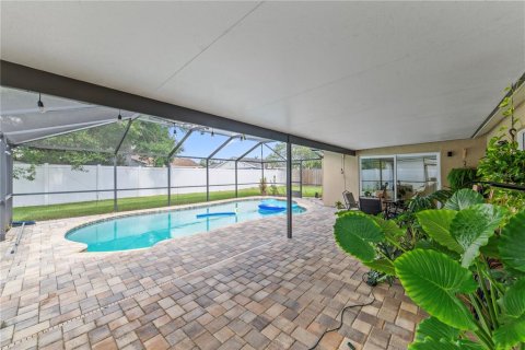 House in Brandon, Florida 3 bedrooms, 138.05 sq.m. № 2306178 - photo 21