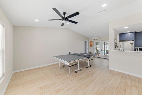 House in Brandon, Florida 3 bedrooms, 138.05 sq.m. № 2306178 - photo 15