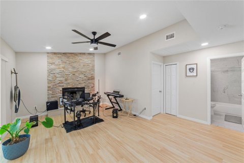 House in Brandon, Florida 3 bedrooms, 138.05 sq.m. № 2306178 - photo 18