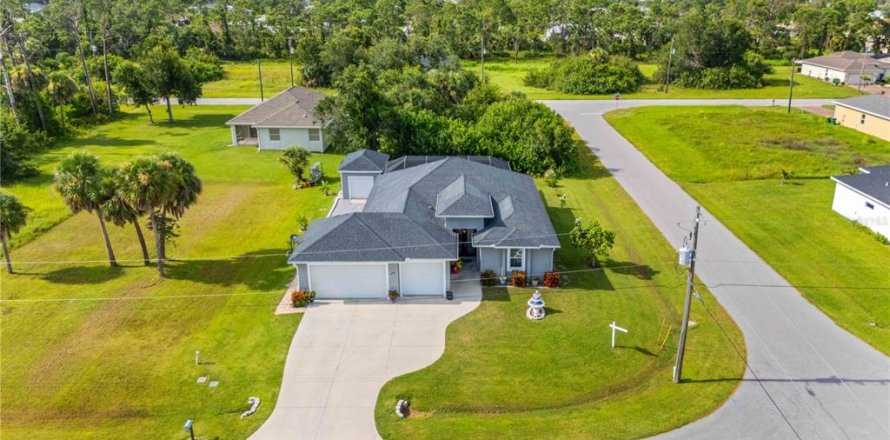 House in Rotonda, Florida 3 bedrooms, 171.22 sq.m. № 1858162