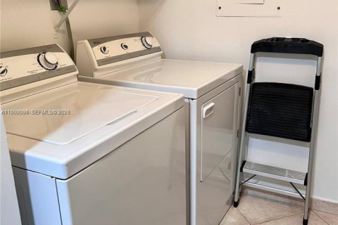 Condominio en venta en Aventura, Florida, 1 dormitorio, 67.82 m2 № 2055767 - foto 15