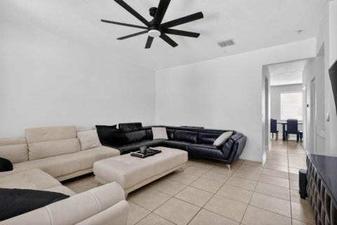 Touwnhouse à vendre à Miramar, Floride: 3 chambres, 185.8 m2 № 2085752 - photo 18