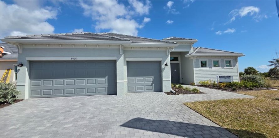 House in Port Charlotte, Florida 3 bedrooms, 245.91 sq.m. № 2109035
