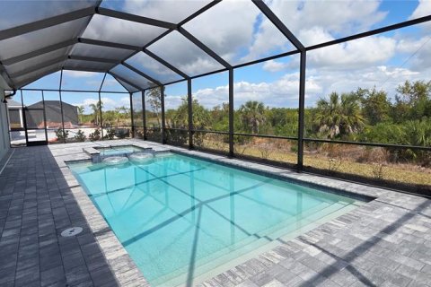 House in Port Charlotte, Florida 3 bedrooms, 245.91 sq.m. № 2109035 - photo 3