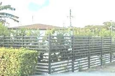 House in Miami, Florida 3 bedrooms, 158.21 sq.m. № 2003324 - photo 5