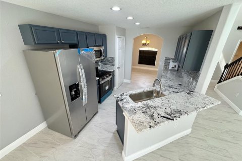 House in Poinciana, Florida 4 bedrooms, 186.45 sq.m. № 2391446 - photo 8
