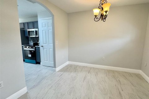 House in Poinciana, Florida 4 bedrooms, 186.45 sq.m. № 2391446 - photo 2