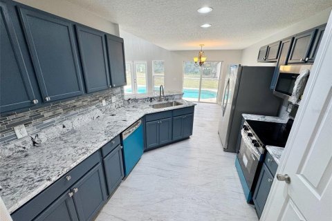 House in Poinciana, Florida 4 bedrooms, 186.45 sq.m. № 2391446 - photo 9