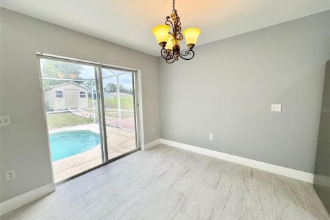 House in Poinciana, Florida 4 bedrooms, 186.45 sq.m. № 2391446 - photo 6