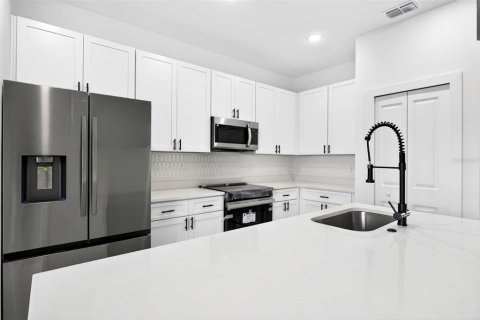 House in Port Charlotte, Florida 4 bedrooms, 169.73 sq.m. № 2211522 - photo 9