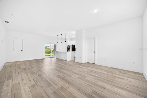 House in Port Charlotte, Florida 4 bedrooms, 169.73 sq.m. № 2211522 - photo 3