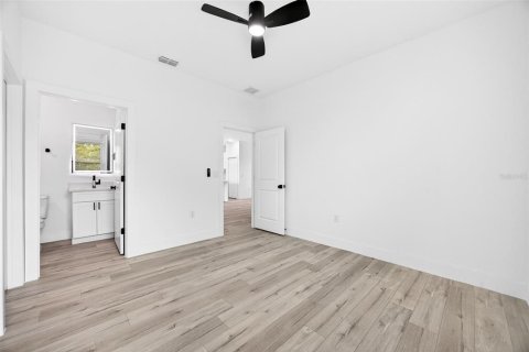 House in Port Charlotte, Florida 4 bedrooms, 169.73 sq.m. № 2211522 - photo 18