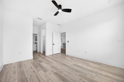 House in Port Charlotte, Florida 4 bedrooms, 169.73 sq.m. № 2211522 - photo 14