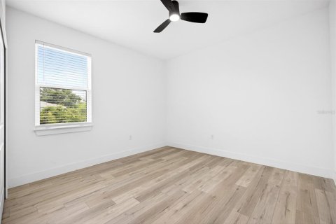 House in Port Charlotte, Florida 4 bedrooms, 169.73 sq.m. № 2211522 - photo 23