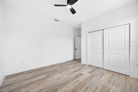 House in Port Charlotte, Florida 4 bedrooms, 169.73 sq.m. № 2211522 - photo 24