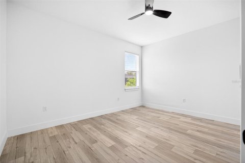 House in Port Charlotte, Florida 4 bedrooms, 169.73 sq.m. № 2211522 - photo 20