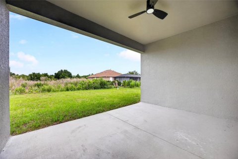 House in Port Charlotte, Florida 4 bedrooms, 169.73 sq.m. № 2211522 - photo 27