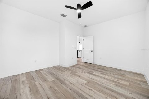 House in Port Charlotte, Florida 4 bedrooms, 169.73 sq.m. № 2211522 - photo 21