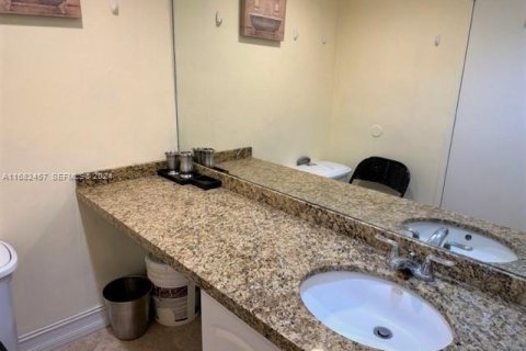 Copropriété à vendre à Hollywood, Floride: 1 chambre, 84.08 m2 № 2189453 - photo 12