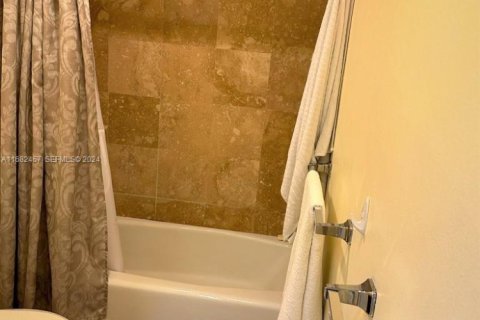 Copropriété à vendre à Hollywood, Floride: 1 chambre, 84.08 m2 № 2189453 - photo 15