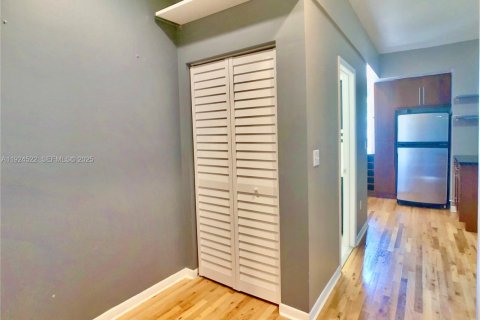 Copropriété à vendre à Miami Beach, Floride: 2 chambres, 56.95 m2 № 1984259 - photo 11