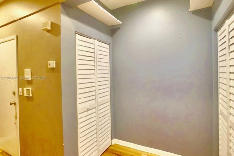 Copropriété à vendre à Miami Beach, Floride: 2 chambres, 56.95 m2 № 1984259 - photo 10