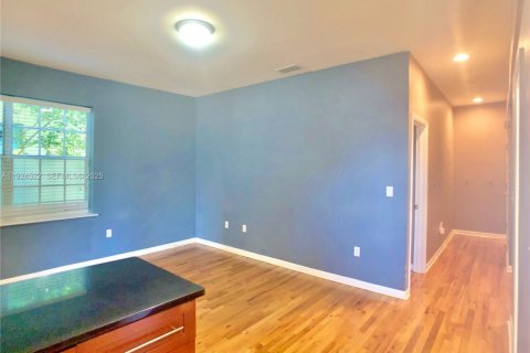 Copropriété à vendre à Miami Beach, Floride: 2 chambres, 56.95 m2 № 1984259 - photo 16