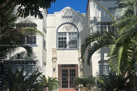 Copropriété à vendre à Miami Beach, Floride: 2 chambres, 56.95 m2 № 1984259 - photo 1