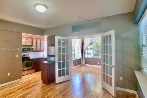 Copropriété à vendre à Miami Beach, Floride: 2 chambres, 56.95 m2 № 1984259 - photo 13