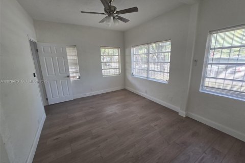 Villa ou maison à louer à Miami, Floride: 2 chambres, 94.02 m2 № 2350952 - photo 8