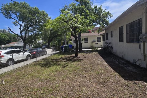 Villa ou maison à louer à Miami, Floride: 2 chambres, 94.02 m2 № 2350952 - photo 13